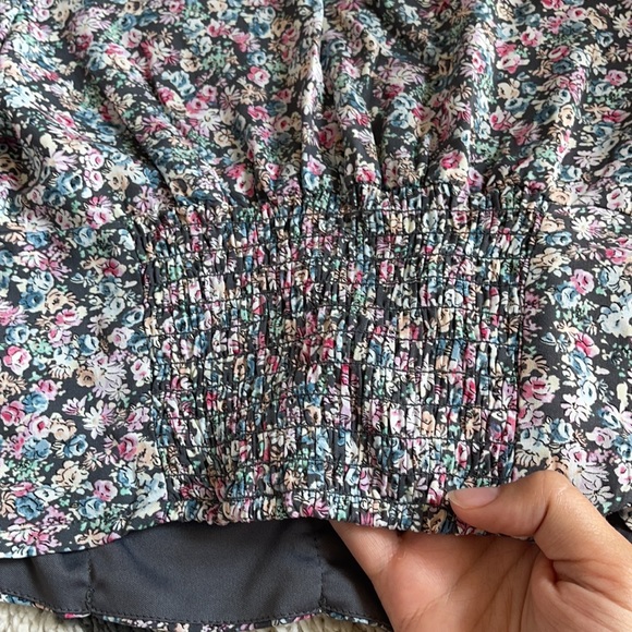 SOLD Floral crop top blouse - Picture 3 of 4